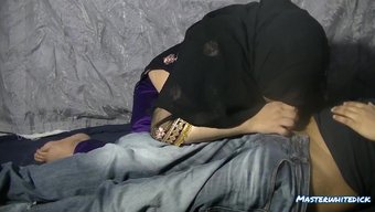 Hint Üvey Annesi Porno Izlerken Keşfedildi, Oral Ve Anal Seks Yapıyor