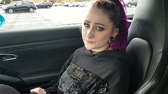 Halka Açık Aşağılama: Üvey Anne, Iç Çamaşırı Alışverişinde Yakalanıyor