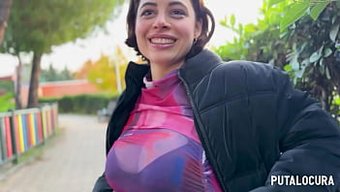 Güzel Esmer Lulita Star, Muhteşem Bir Latin, Torbe Ile Sıcak Ve Yoğun Bir Aksiyon Yaşıyor.