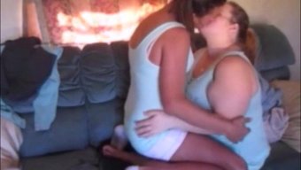 Büyük Popolu Shemale Lexi, Trans Güzeli Tarafından Hakimiyet Altına Alınır Ve Içine Boşalır