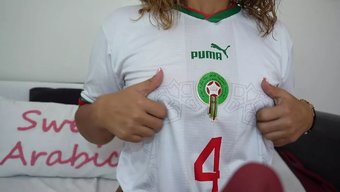 Büyük Göğüslü Milf, Solo Bir Videoda Seks Oyuncaklarıyla Kendini Tatmin Ediyor