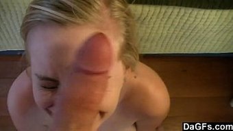 Amatör Genç Kız Arkadan Sertleşiyor Ve Yüzüne Boşalıyor