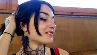 Güzel Candie Luciani Spor Salonunda Motorcu Tarafından Sikerken