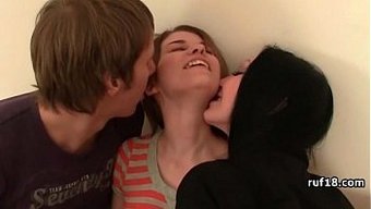 Yaramaz Bir Adam, Yaramaz Bir Genç Kadını Baştan Çıkarıyor