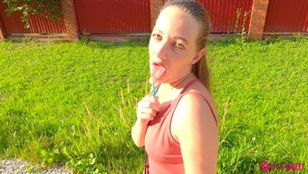 Rus Genç, Beklenmedik Bir Sakso Ve Kondom Seksle Sokak Yürüyüşçüsünü Şaşırtıyor