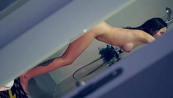 Üvey Kız Kardeşinin Dildo Ile Tek Başına Duş Seansı