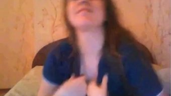 Rus Güzeli Web Kamerasında Tek Başına Oyunun Tadını Çıkarıyor