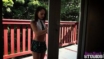 Holly Hendrix, Sapık Üvey Babasından Dar Götünü Siktiriyor.