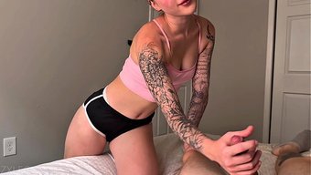 Adam, Üvey Kız Kardeşini Hayatında Ilk Kez Orgazma Ulaştırdı.