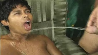 Vintage Üçlü, Yoğun Sıvı Boşalma Ve Işeme Ile