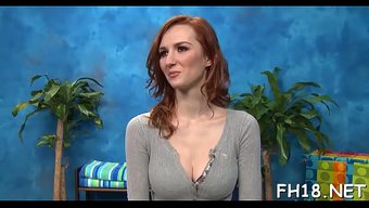 Tatlı 18'Lik Asyalı Kız Yağlanıp Güzelce Beceriliyor.