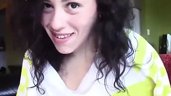 Azgın Milf Ve Arkadaşlarıyla Kirli Konuşma