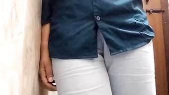 Hint Teyzesi Mastürbasyon Sırasında Yoğun Zevk Alıyor