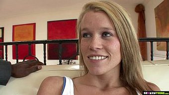 Üvey Annesinin Kardeşi Genç Kıza Oral Seks Zorluyor