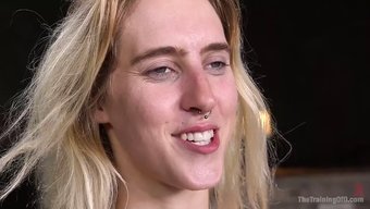 Sarışın Güzellik Cadence Lux, Anal Bdsm'De Sapık Tarafını Keşfediyor