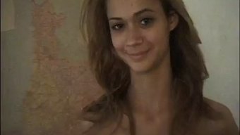 Kahverengi Esmer Fahişenin Kamerada Mastürbasyon Yaptığı Ev Yapımı Video