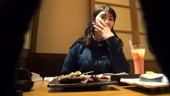 Japon Karısının Büyük Göğüsleri, Başka Bir Adamla Sert Seks Sırasında Hoplar.