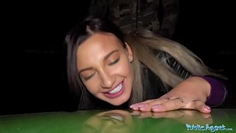 Dövmeli Bebek Halka Açıkta Sakso Çekiyor Ve Yüzüne Boşalıyor